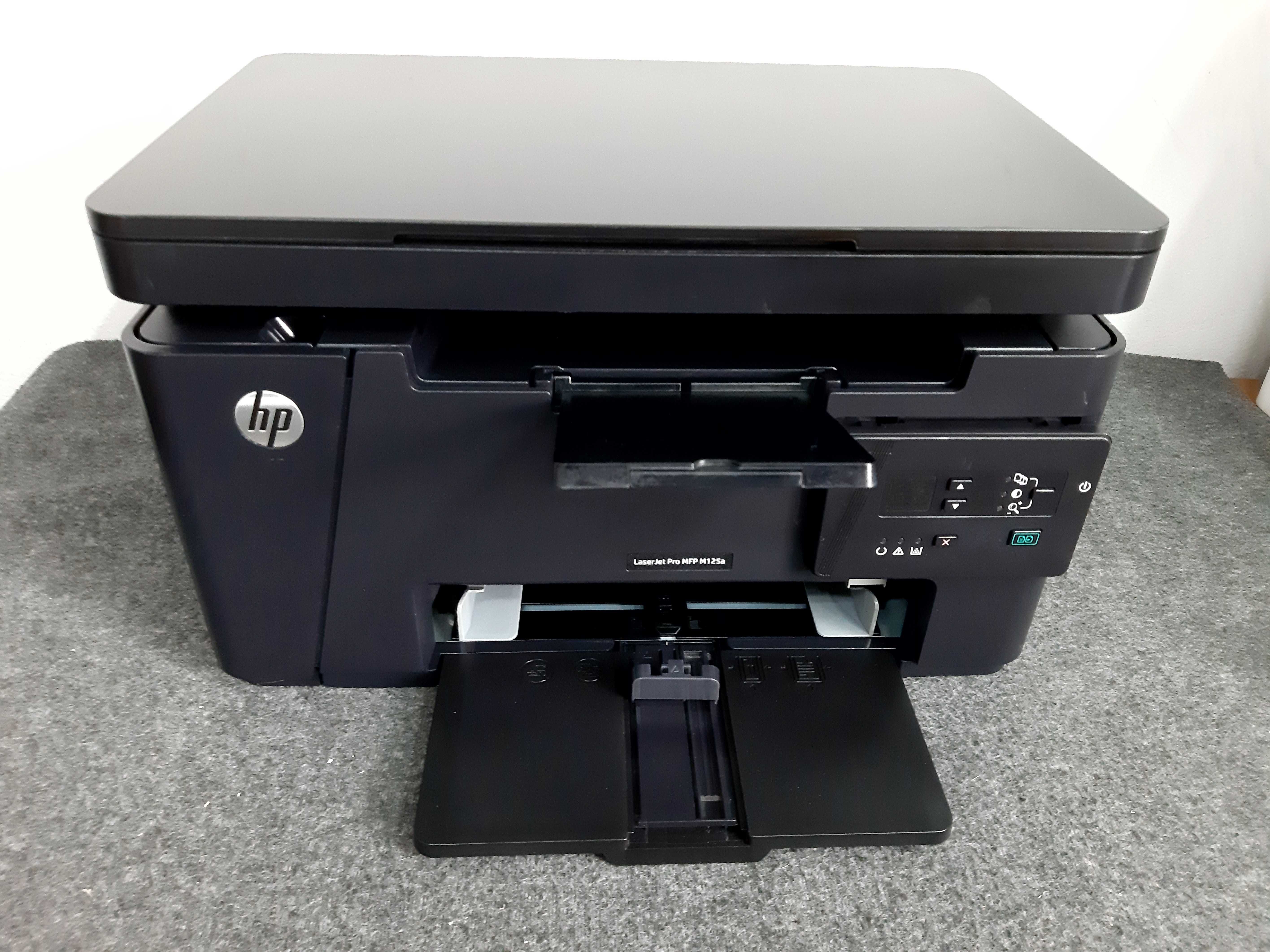 HP Laserjet M125a drukarka ksero skan z tonerem i kablami.