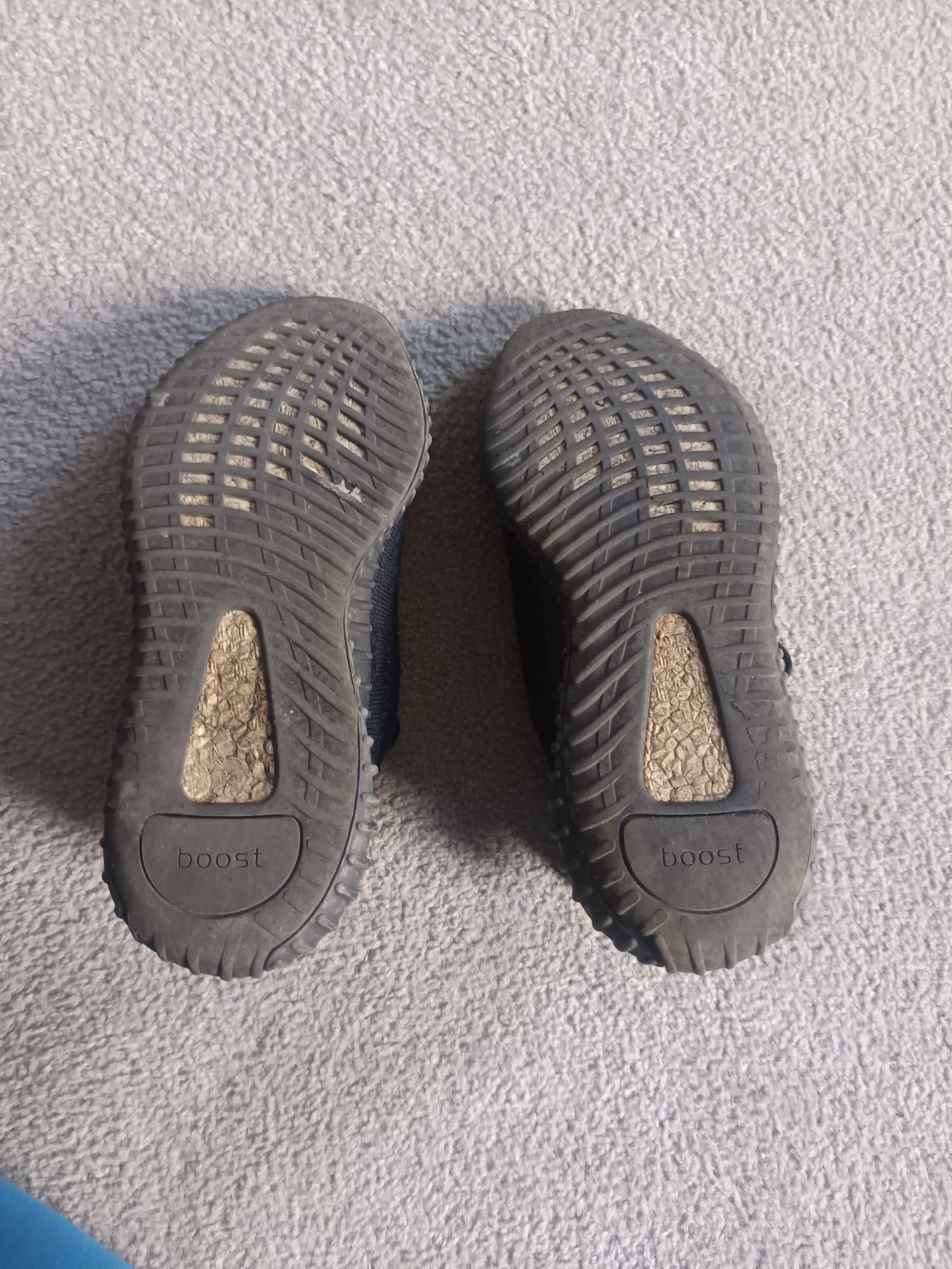 Yeezy 350 v2 Onyx