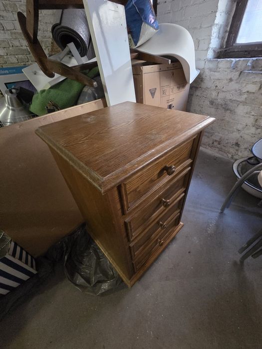 Solidna komoda z litego drewna - 4 Szuflady