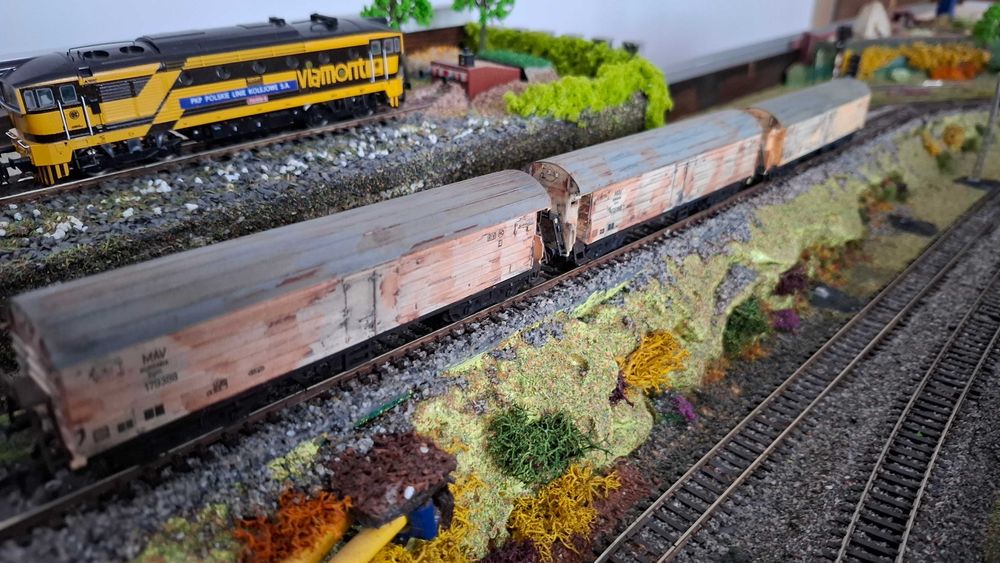 Kolejka TT 1:120 skład 6 wagonów-chłodni BTTB, patynowane na Mikołaja