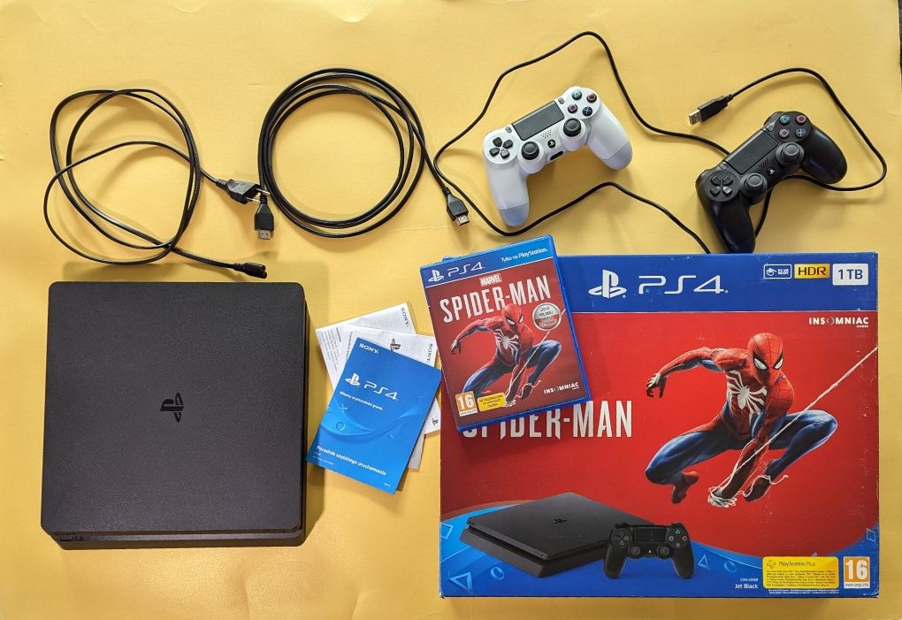 PlayStation 4 slim 1Tb +spiderman