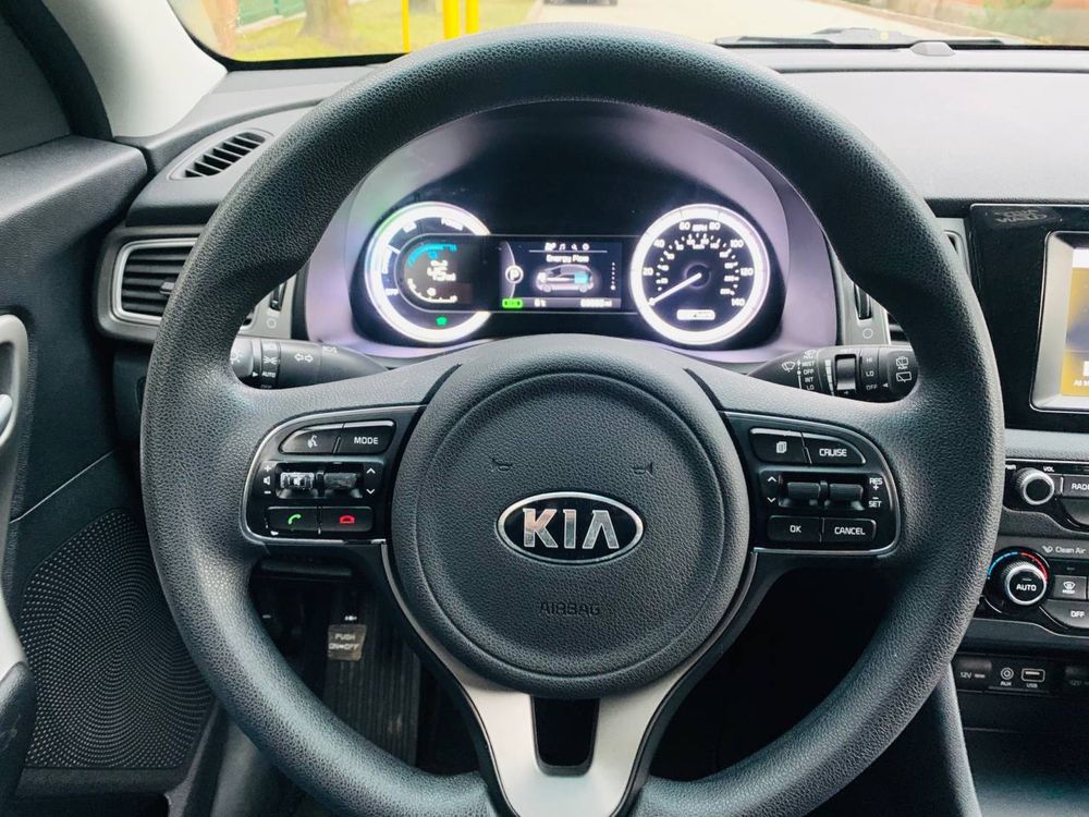 Kia niro LX гібрид