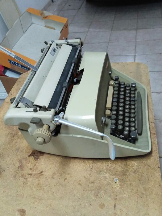 Máquina de escrever MESSA