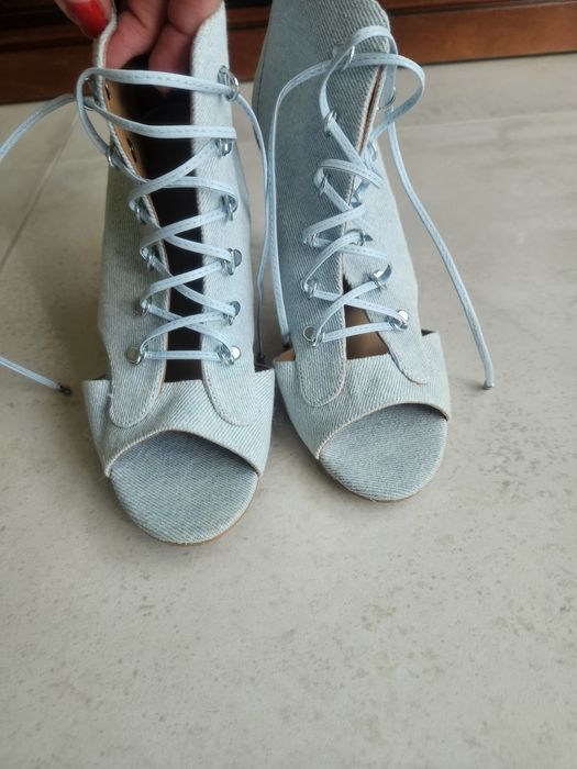 Szpilki wiązane rozm 38