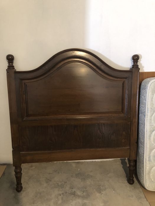 Cama em madeira maciça +estrado +colchão