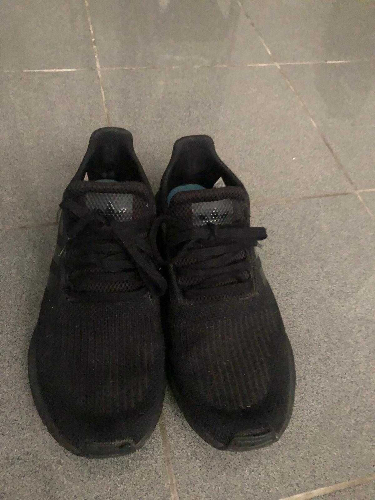 Sapatilha Adidas Swift Run – EUR 43 | Preto