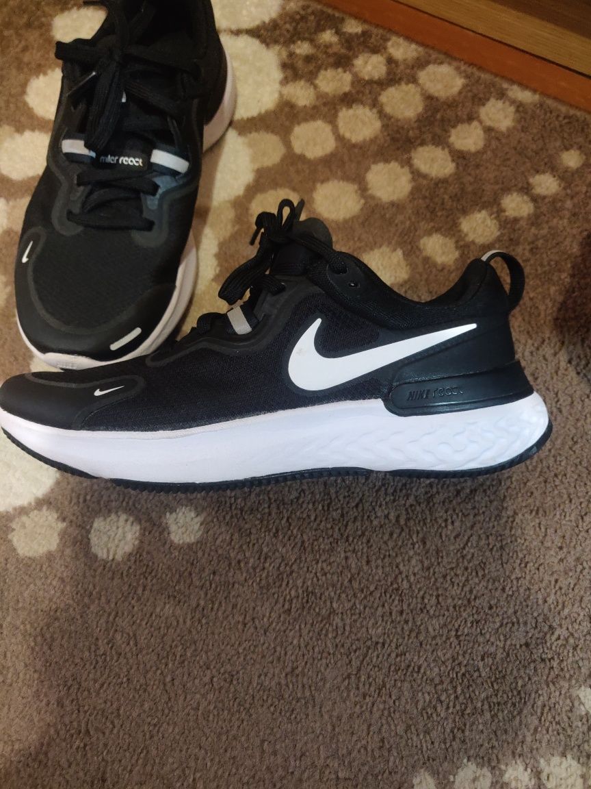 НОВІ КРОССІВКИ для бігу nike react miler