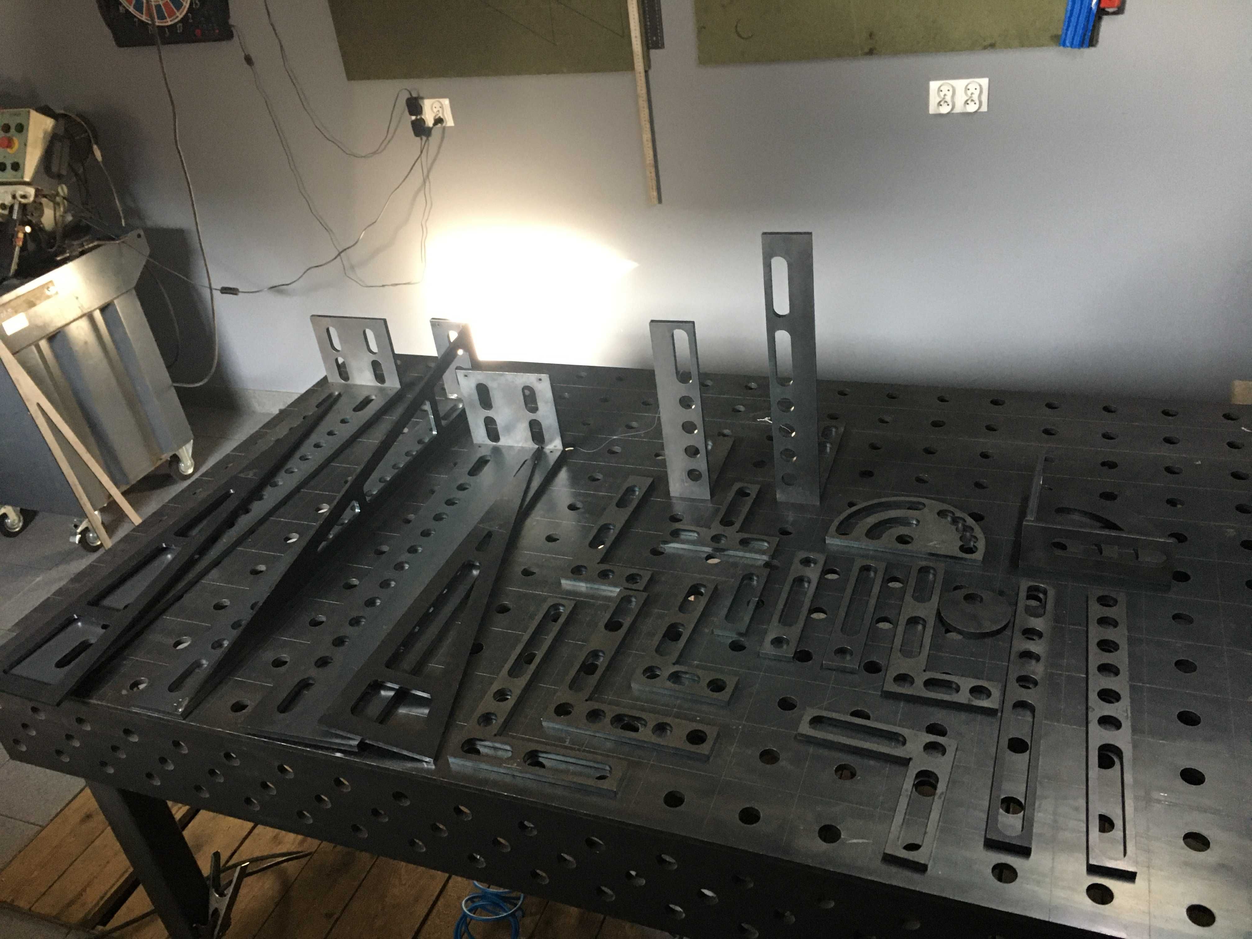 Stół spawalniczy montażowy 2.4x1.2 2400x1200 system 28/16 gr 12mm