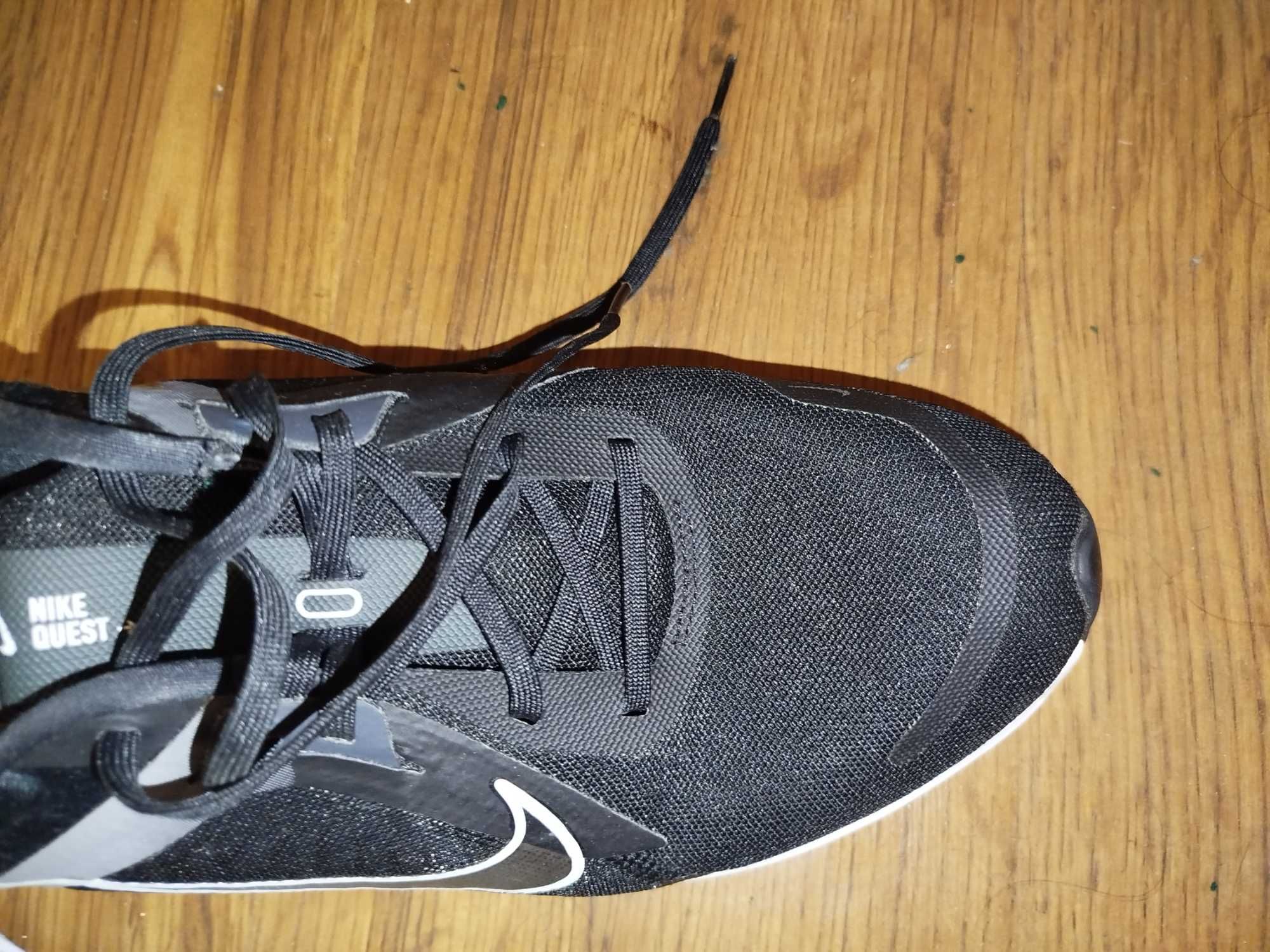 Чоловічі кросівки для бігу Nike Quest 5