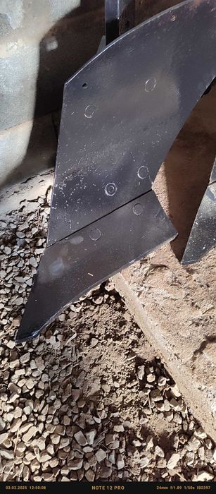 Лівостороні корпуса до плуга