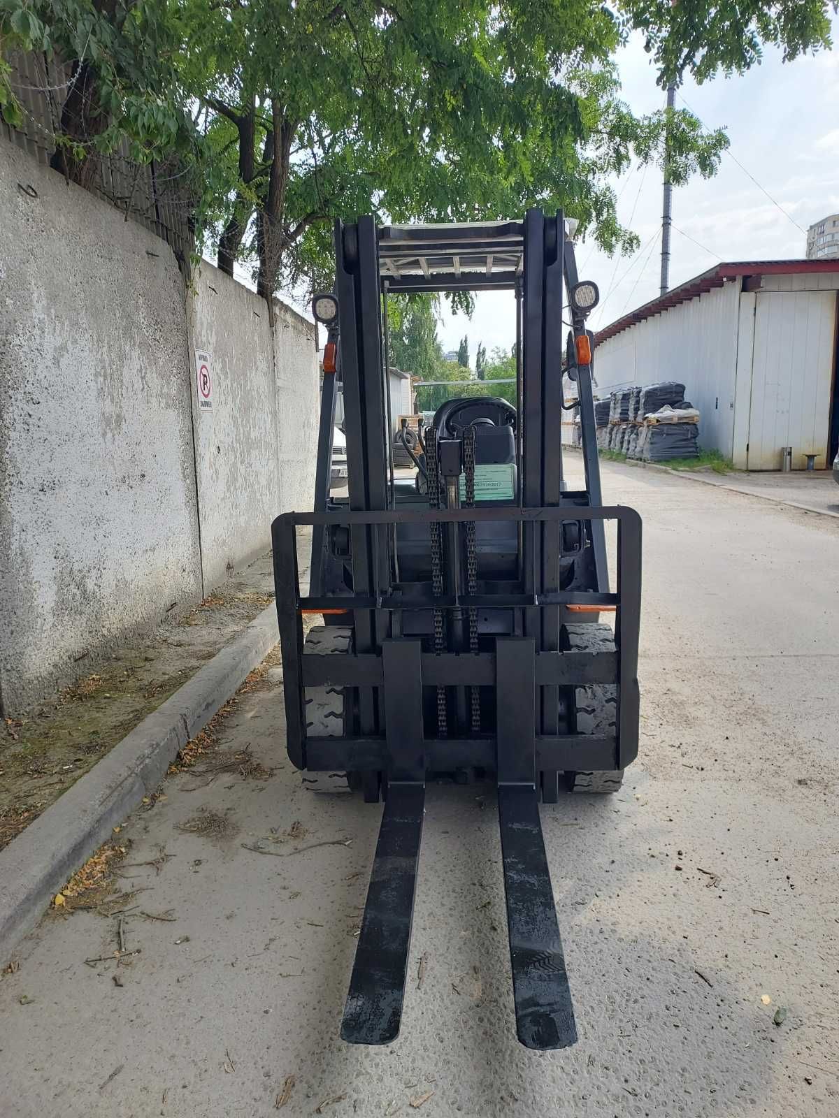 Автонавантажувач UNICARRIERS 2.5т дизель