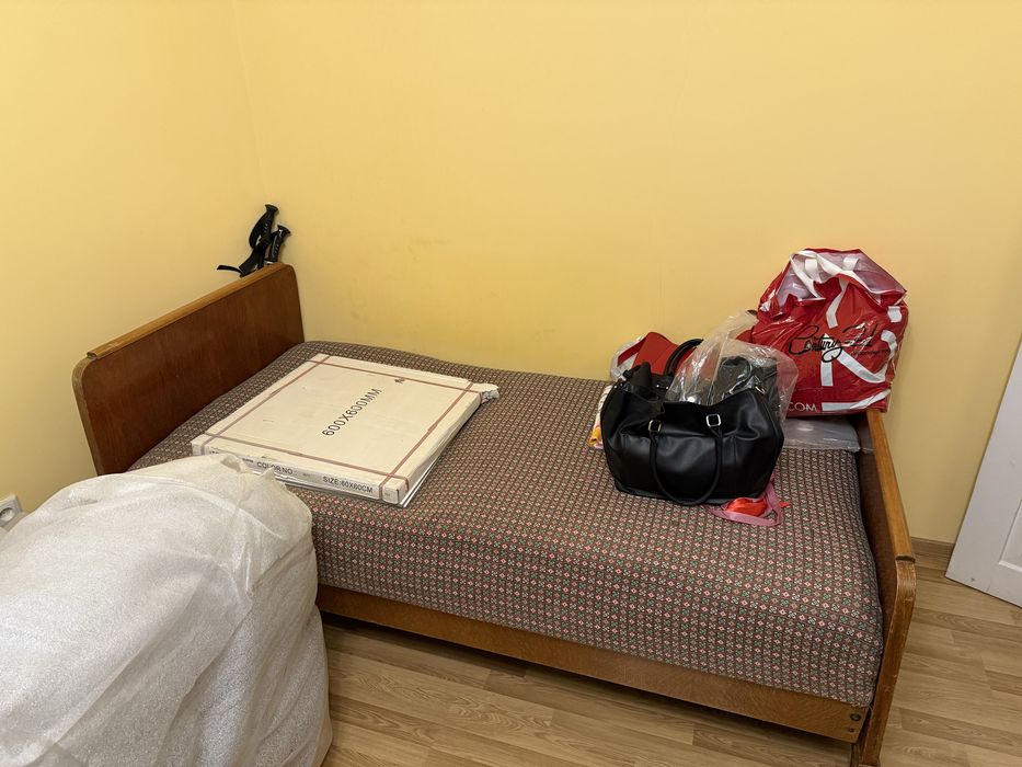 Ліжко деревʼяне у гарному стані