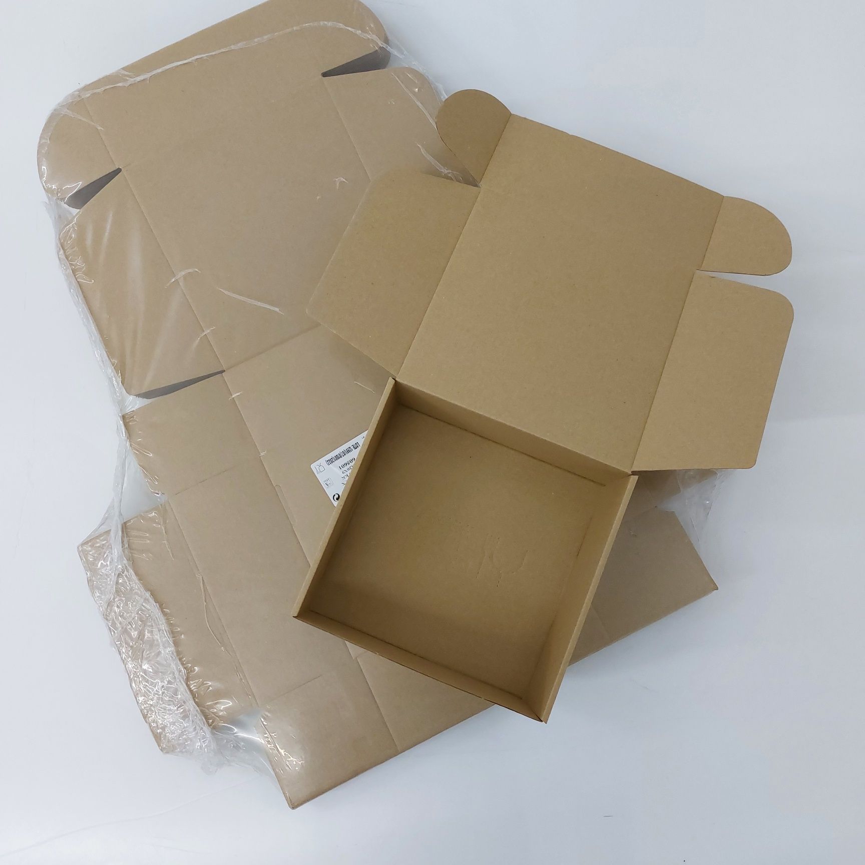 Caixas de cartão montagem rápida (C-22cm L-20cm A-9cm)