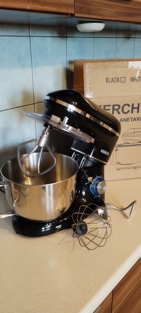 Mocny mikser planetarny, robot kuchenny Kerch 
O dużej mocy 2200 W.