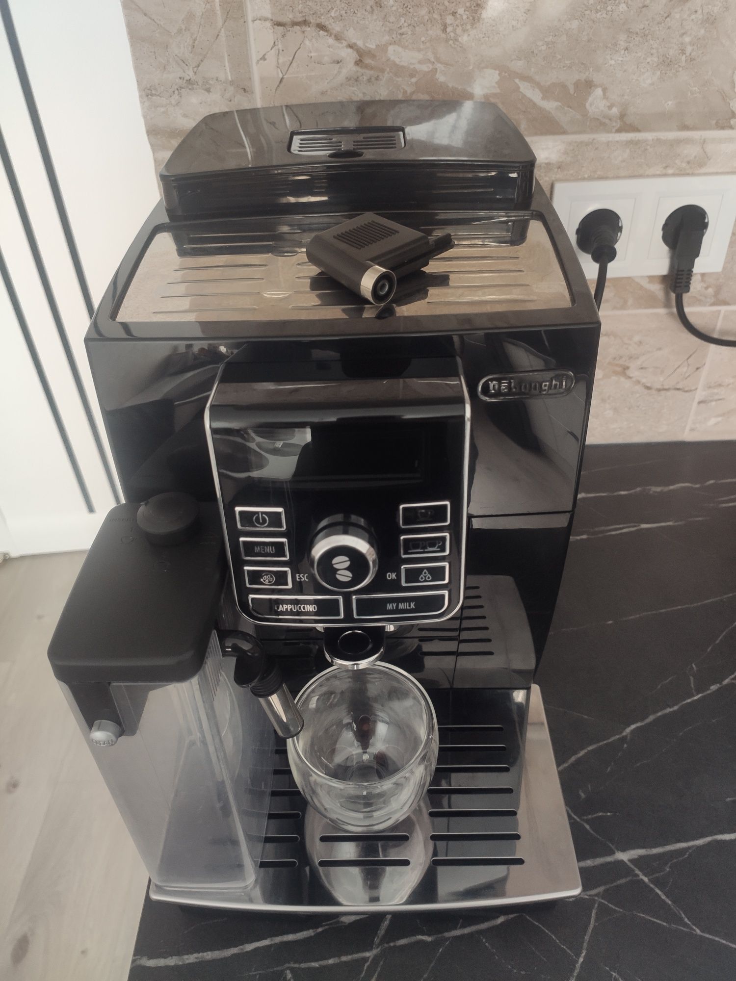 Кавомашина delonghi ecam 25.457s.