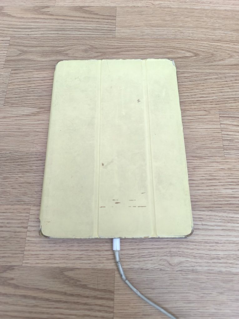 iPad Air A1474 (на запчастини) — екран цілий, чохол, кабель