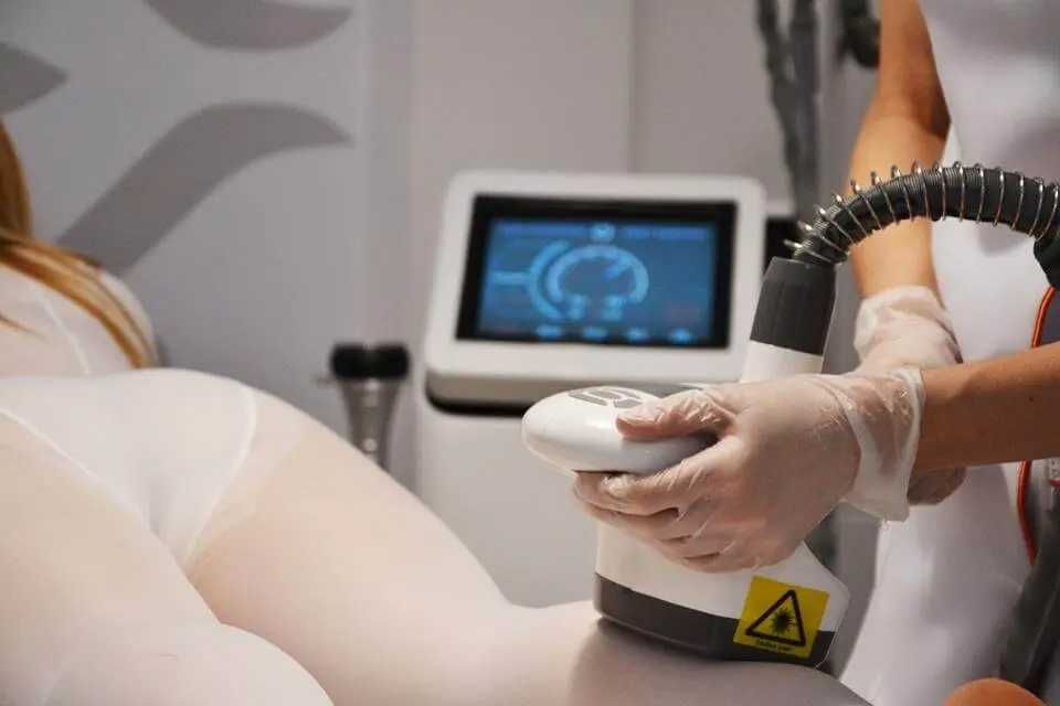 Вакуумно- роликовий LPG  масаж, кавітація, RF та інфрачервоне світло.