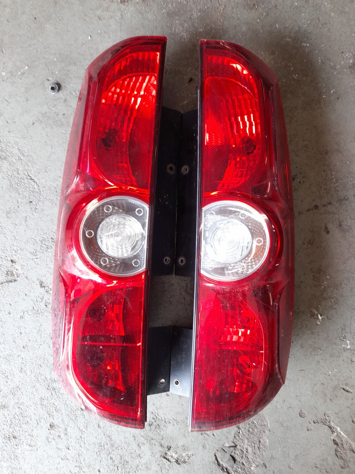 Lampa tył prawa Fiat Doblo Opel Combo