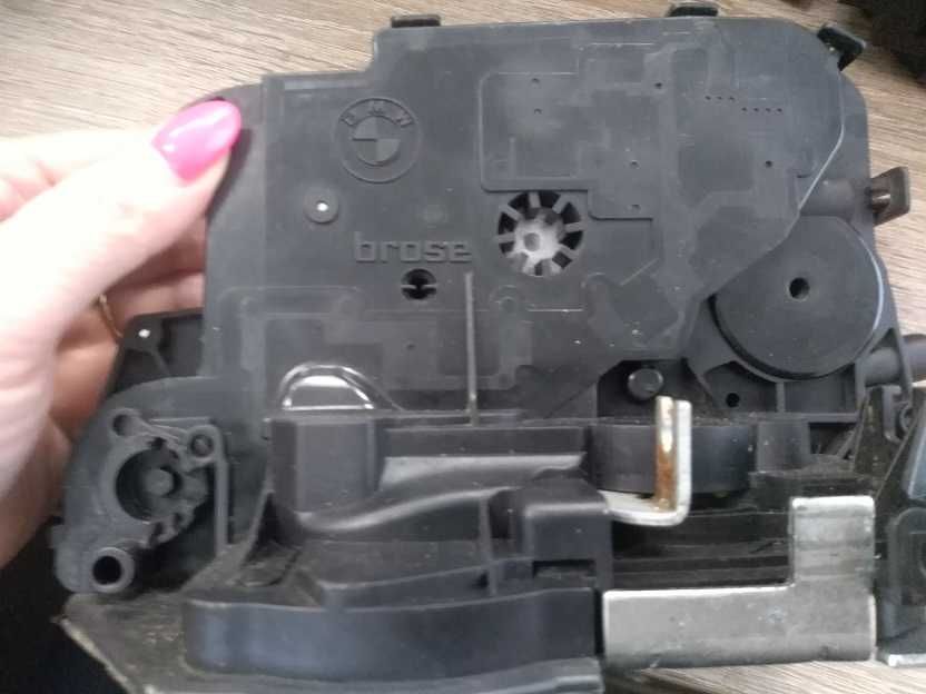 Zamek prawy tył BMW E90 E91 7 pin EU
