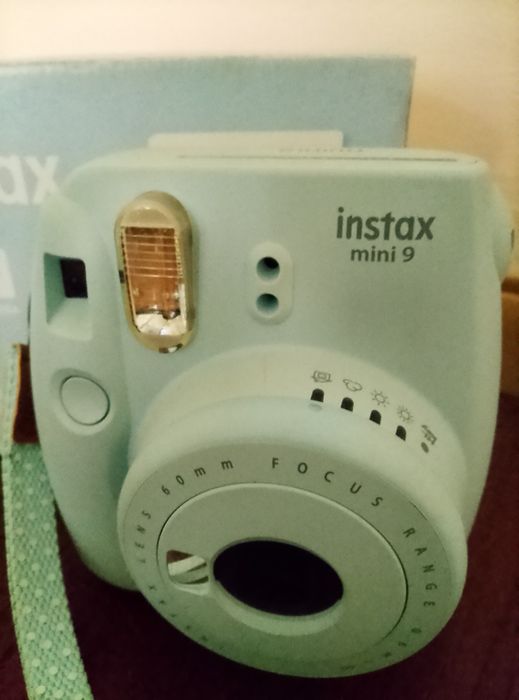 Instax mini 9 (Fujifilm):