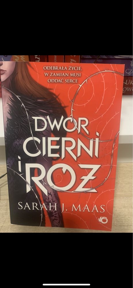 Dwor cierni i róż- Sarah J Maas