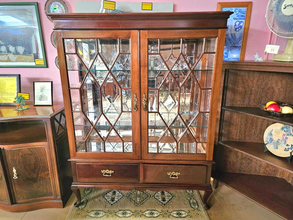 Cristaleira antiga em óptimo estado geral