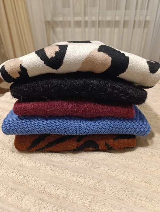 Сет з п'яти светрів