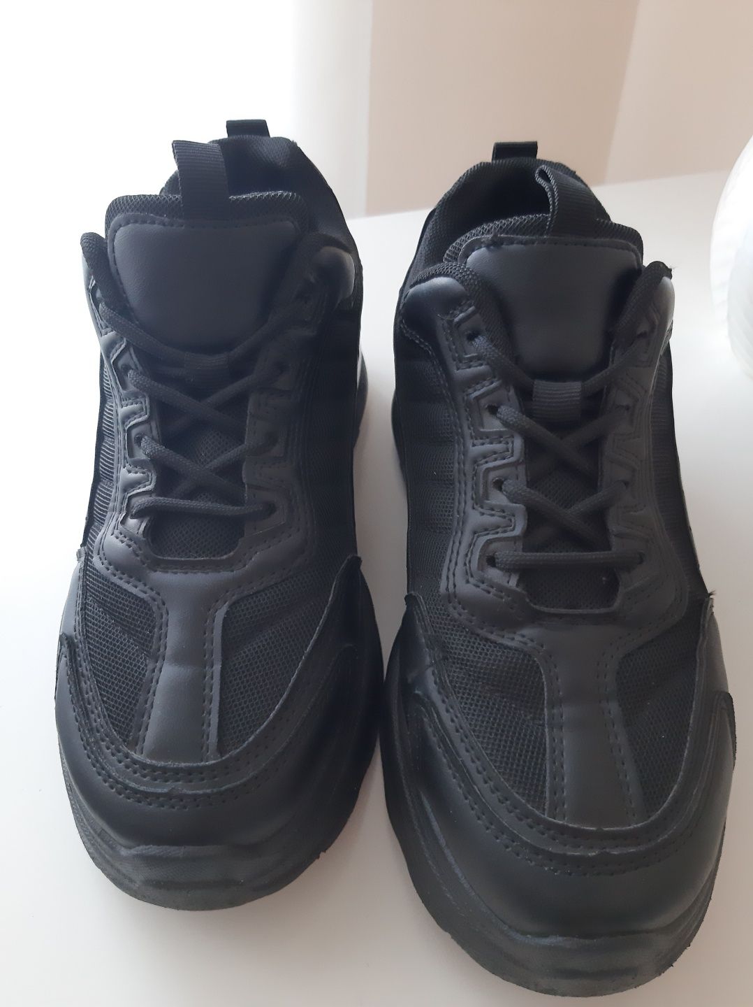 Sneakersy Vices lekkie na koturnie czarne rozm.38