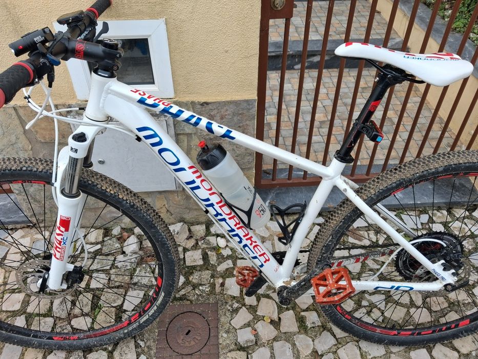 Bicicleta Mondraker roda 29 com Sram 11 velocidades. Quadro M