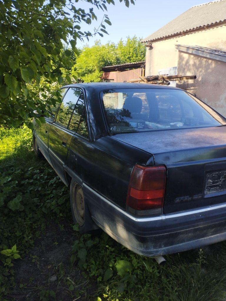 Машина під розборку opel omega a 1993р