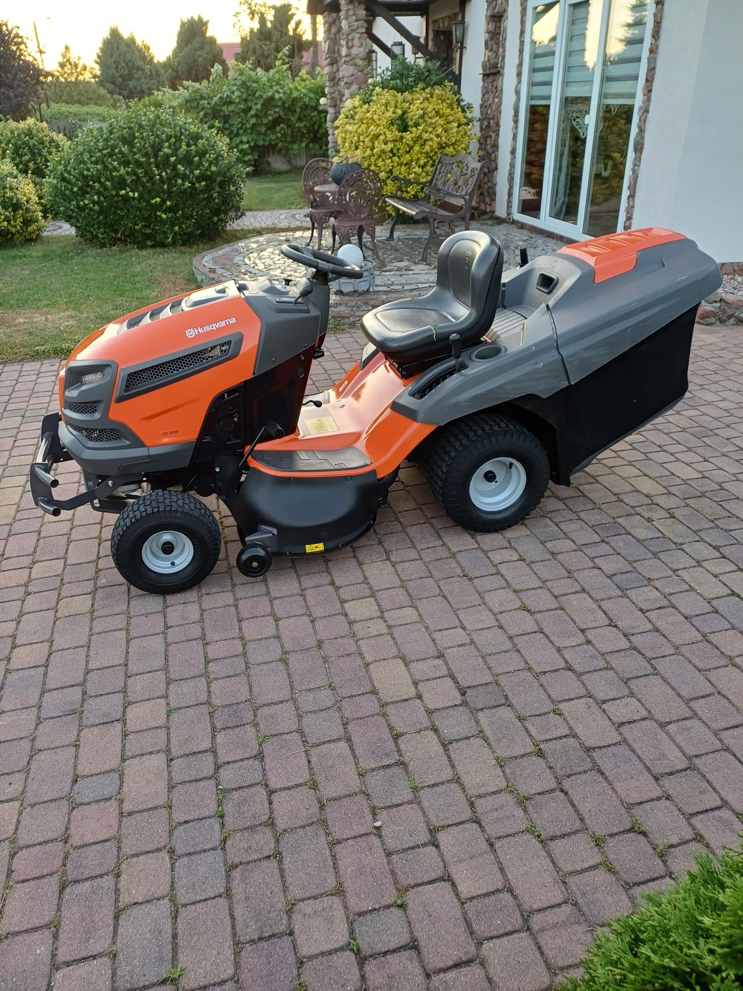 Traktorek kosiarka husqvarna tc 338 briggs stratton 22 hp