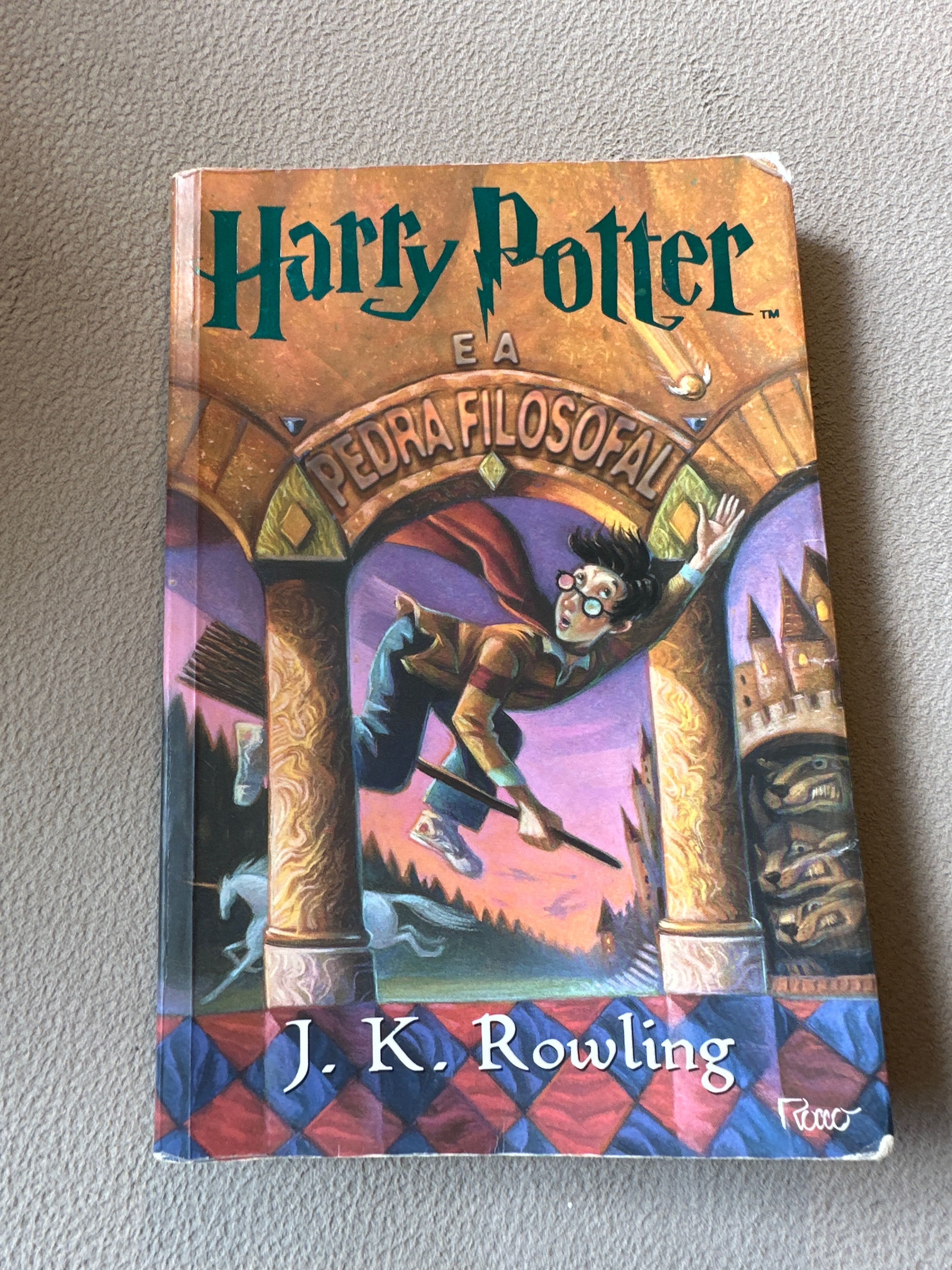 Livro harry Potter e a pedra filosofal edição anos 2000