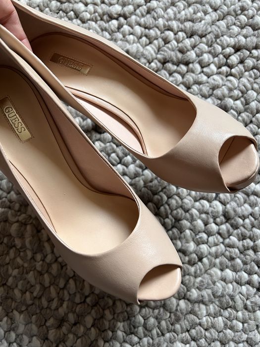 Szpilki Guess, skóra