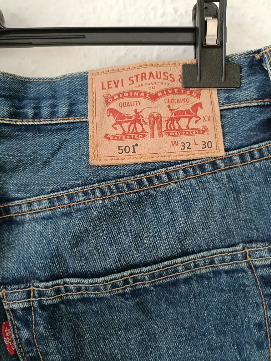 Klasyczne męskie spodnie jeansowe prosta nogawka Levi's 501 W32 L30