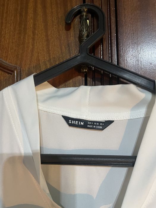 Vestido preto e branco