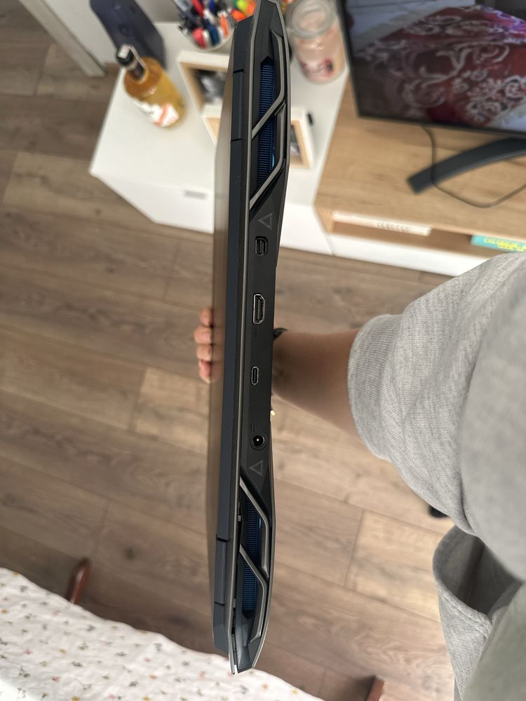Laptop predator helios 300