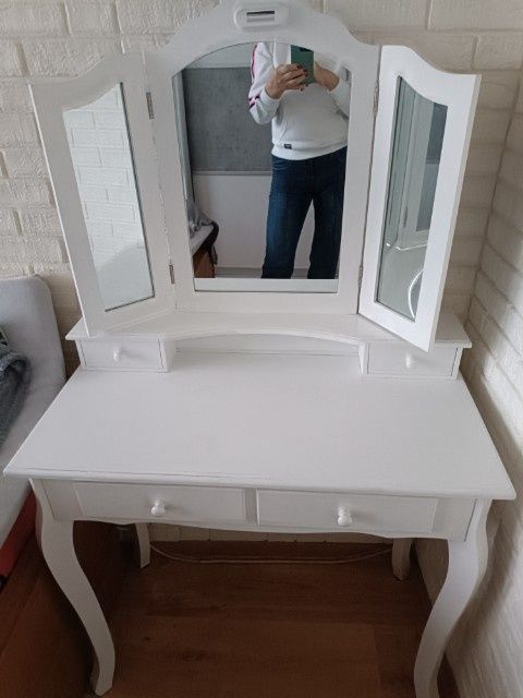 Toaletka biała z lustrami