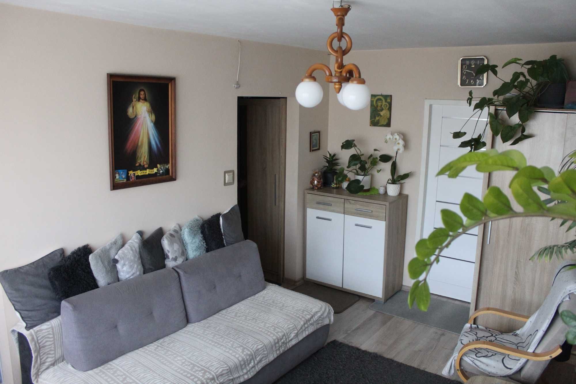 Sprzedam 2-pokojowe mieszkanie o pow. 43,20m2 na IV piętrze