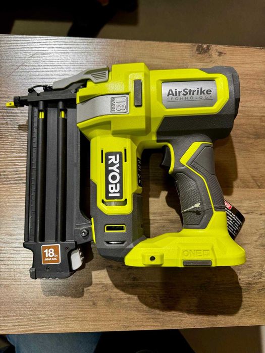 Sztyfciarka Ryobi 18V P321 16 do 50mm 18G 1,2mm gwoździarka do listew