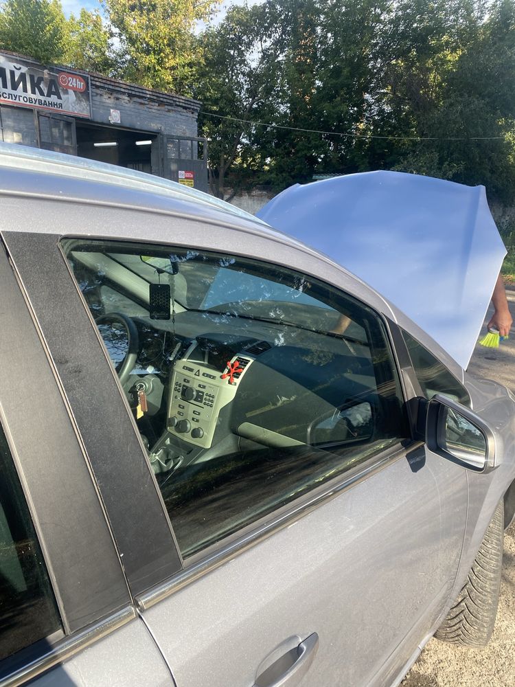 Автомобіль Opel Zafira