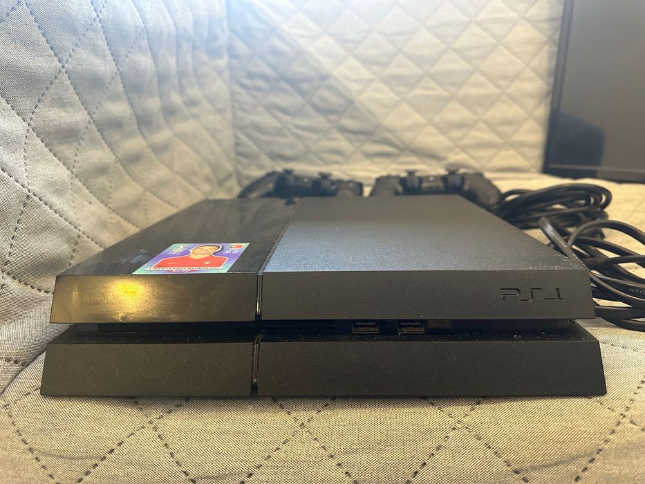 Playstation 4 - Semi novo