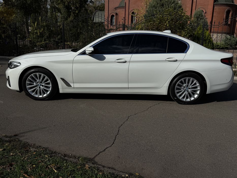 Продам машину Bmw 5 series 2.0 бензин
