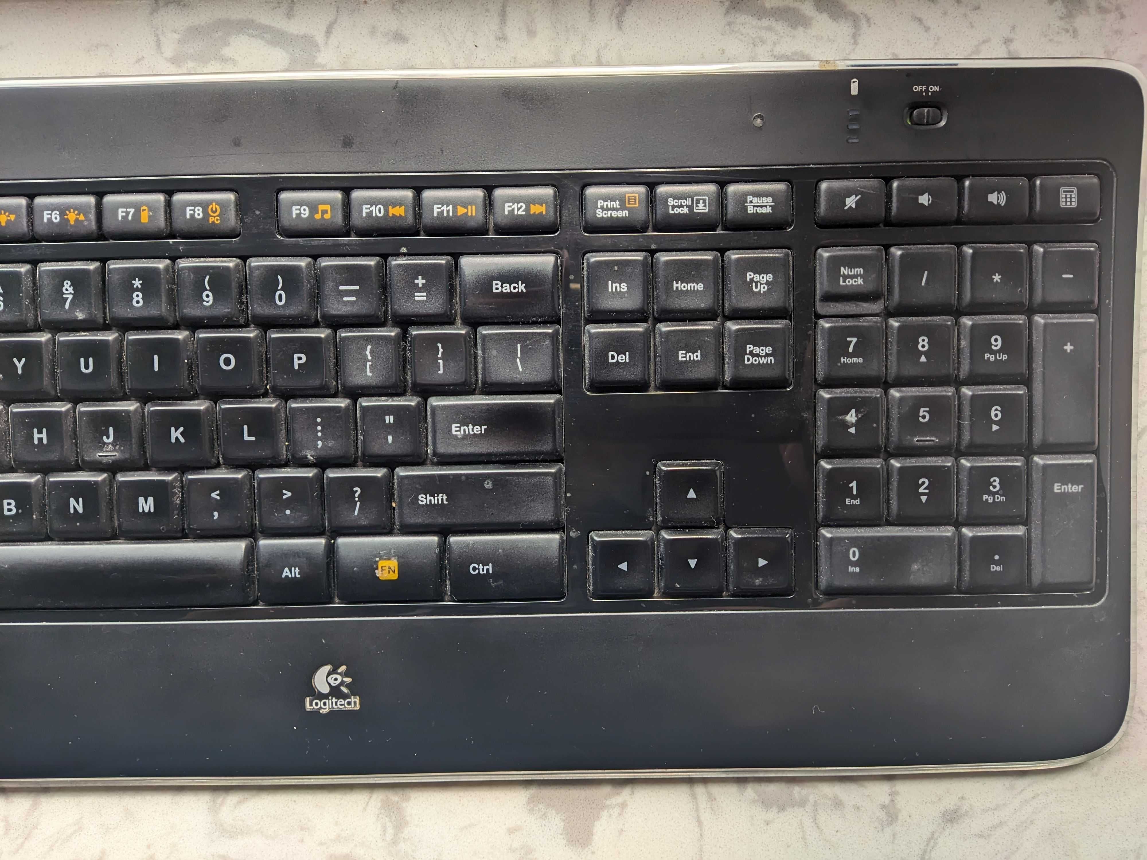Bezprzewodowa, podświetlana klawiatura LOGITECH K800