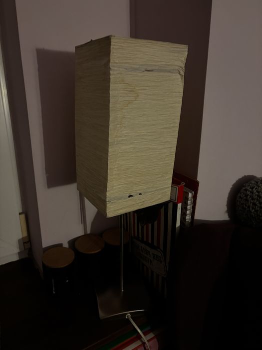 lampa stojaca papierowa