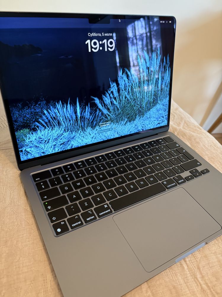 MacBook Air 13.6 (M3,2024) ram 16, jak nowy!