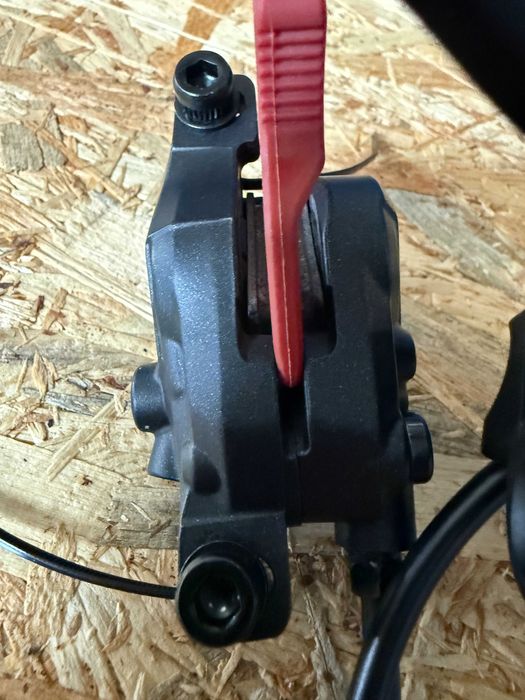 Hamulec tarczowy Shimano Deore BR-M6100 + BL-M6100 przód komplet