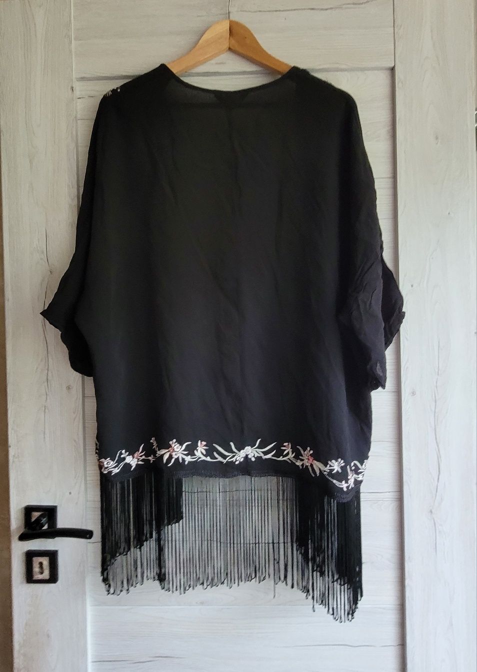 Narzutka z frędzlami print kwiatowy New Look XL