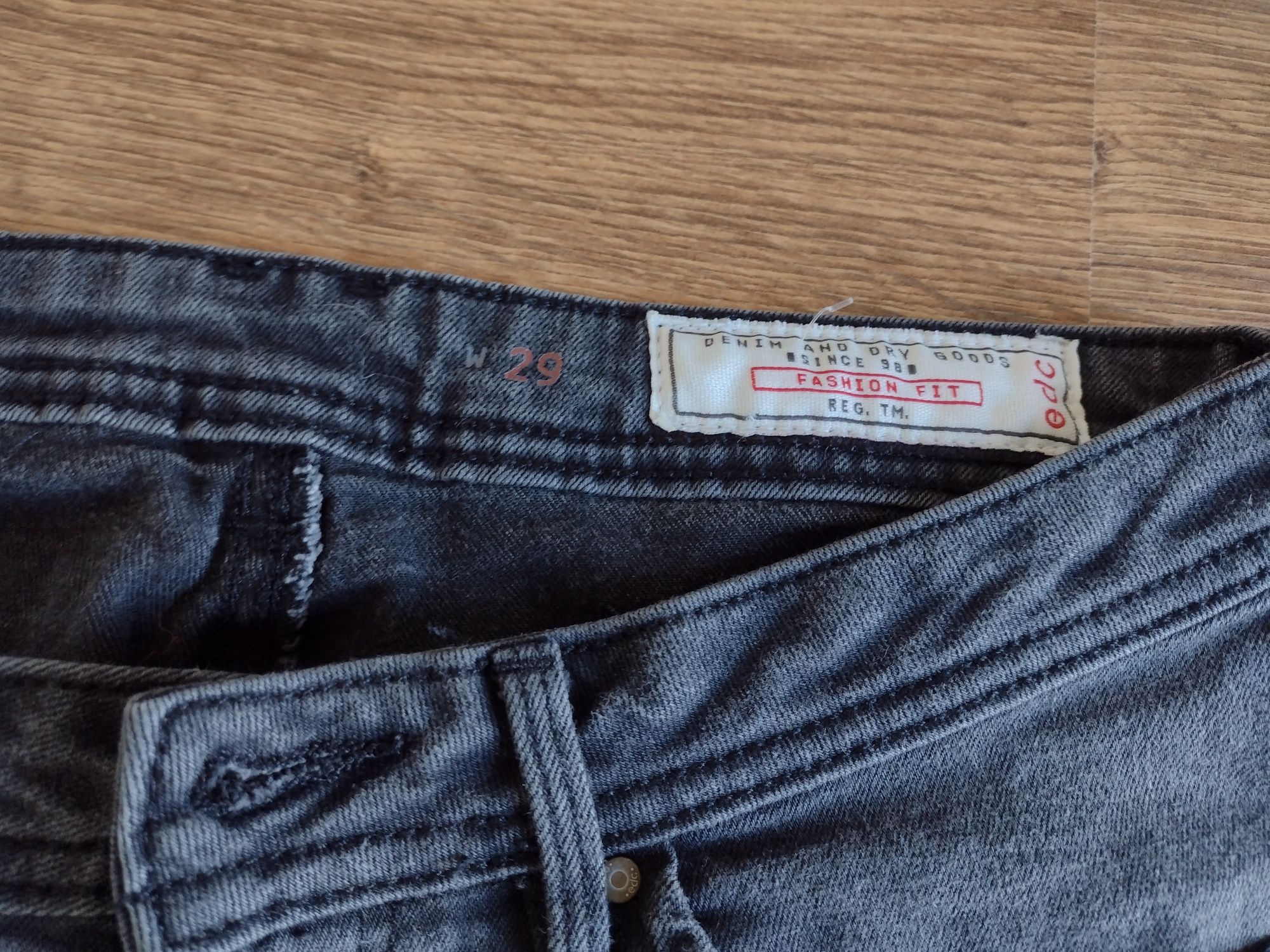 Sprzedam spodenki jeans damskie