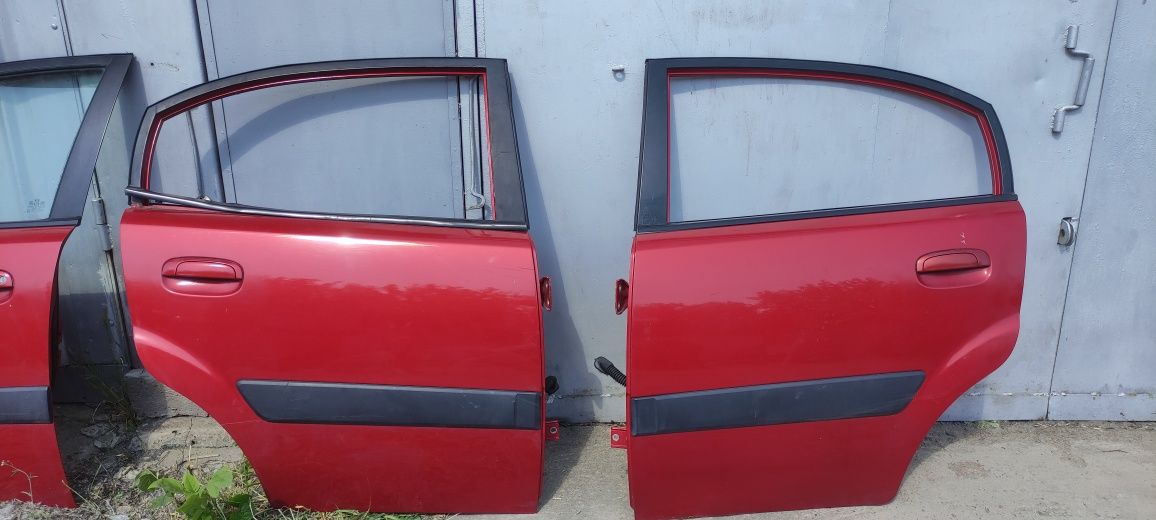 Киа Рио 2,Kia Rio II дверь задняя