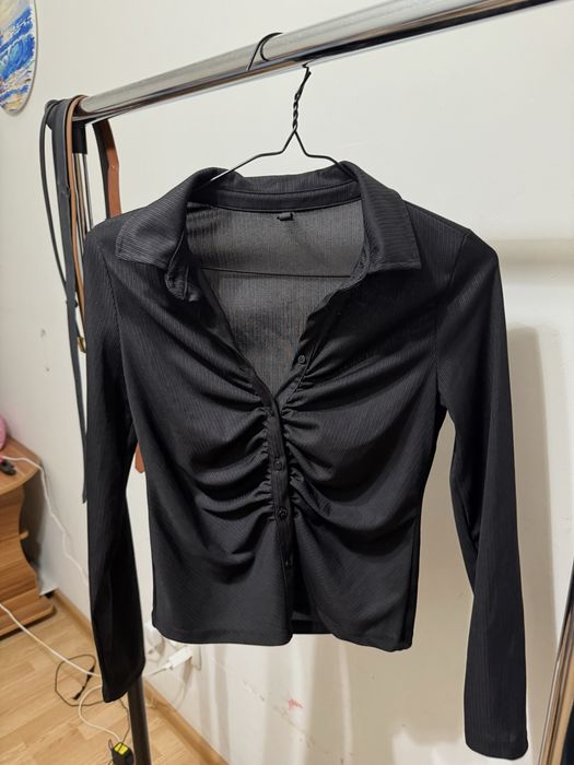 Рубашка чорна зі збірками